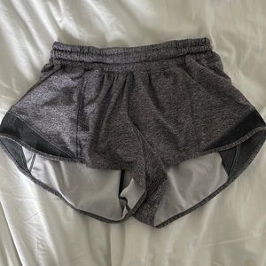 Lululemon hotty hot low-rise lined short 2.5”